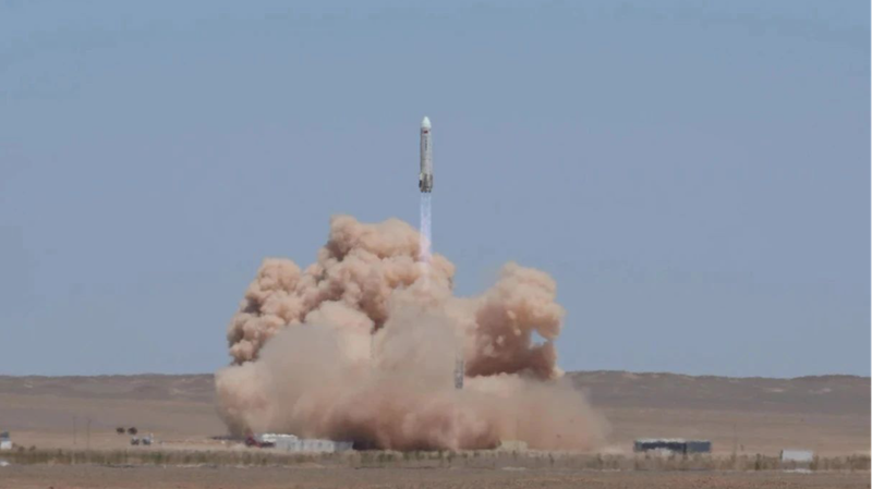China_s_Reusable_Rocket_Soars_in_Historic_10km_Test___ - 🌍NewspaperAmigo – Your Global News Buddy 🗞️ China_s_Reusable_Rocket_Soars_in_Historic_10km_Test___