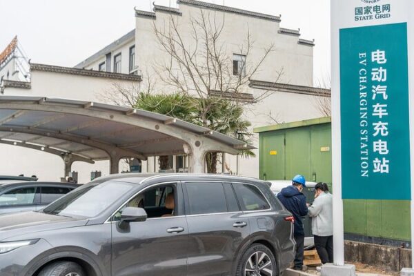 China’s Spring Festival EV Boom: Highways Set for Record Charging Rush ⚡🚗 China_s_Spring_Festival_EV_Boom__Highways_Set_for_Record_Charging_Rush___