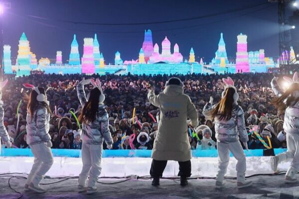 China’s Tourism Boom Sparks Creative Rivalry Among Regions 🏔️✨ China_s_Tourism_Boom_Sparks_Creative_Rivalry_Among_Regions____