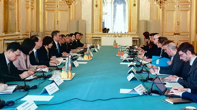 Chinese_Commerce_Minister_Strengthens_Ties_with_French_Leaders_in_Paris
