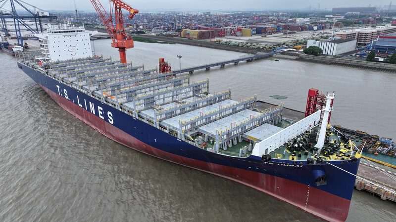 Chinese_Shipbuilder_Smashes_Record_with_100_Million_Tonne_Milestone___ - 🌍NewspaperAmigo – Your Global News Buddy 🗞️ Chinese_Shipbuilder_Smashes_Record_with_100_Million_Tonne_Milestone___