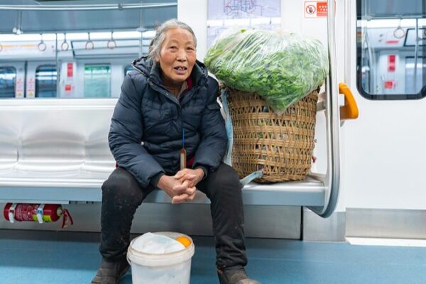 Chongqing Subway Embraces Farmers’ Bamboo Baskets 🎋🚇 Chongqing_Subway_Embraces_Farmers__Bamboo_Baskets___