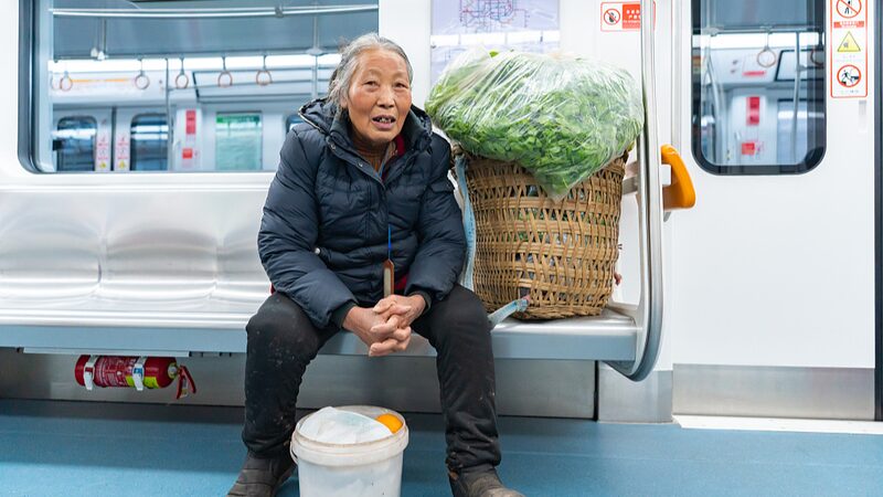 Chongqing_Subway_Embraces_Farmers__Bamboo_Baskets___ - 🌍NewspaperAmigo – Your Global News Buddy 🗞️ Chongqing_Subway_Embraces_Farmers__Bamboo_Baskets___