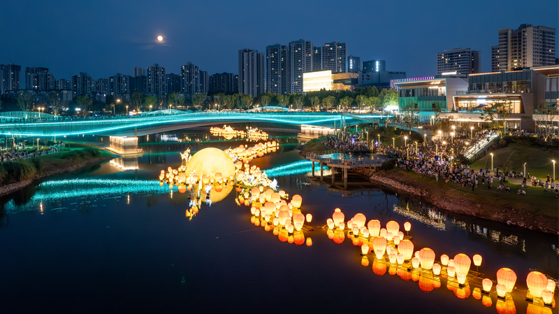 Chongqing_s_Water_Lanterns_Light_Up_Mid_Autumn_Fest___