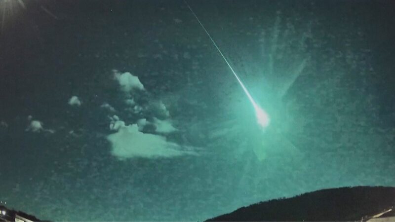 Comet_Fragment_Turns_Spain___Portugal_Skies_Into_a_Sci_Fi_Movie_Scene___poster - 🌍NewspaperAmigo – Your Global News Buddy 🗞️ __Comet_Fragment_Turns_Spain___Portugal_Skies_Into_a_Sci_Fi_Movie_Scene__ video poster