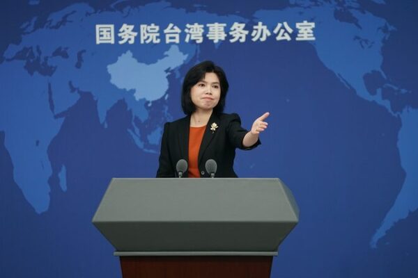 Cross-Strait Tensions: Taiwan Independence vs. Peace ๐๏ธ๐ฅ Cross_Strait_Tensions__Taiwan_Independence_vs__Peace____