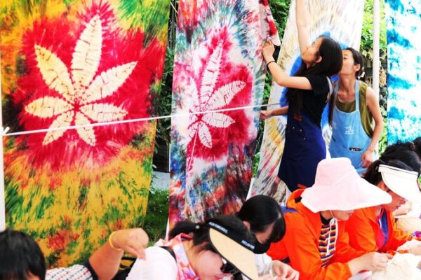 Dali’s Tie-Dye Magic: A Colorful Journey into Bai Tradition 🌈✋ Dali_s_Tie_Dye_Magic__A_Colorful_Journey_into_Bai_Tradition___