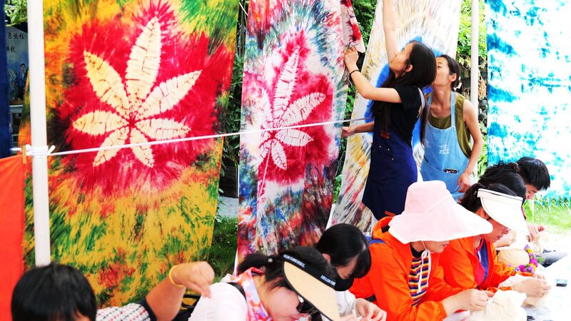 Dali_s_Tie_Dye_Magic__A_Colorful_Journey_into_Bai_Tradition___
