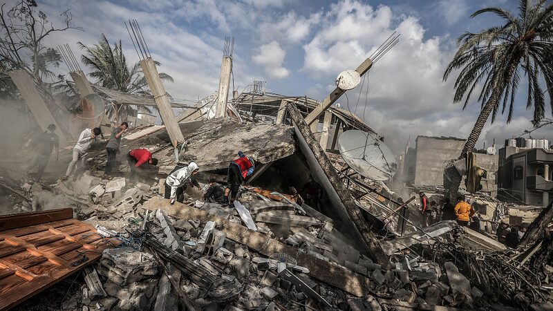 Day 71 of Palestine-Israel Conflict: Tragic Losses and Communication Blackouts Day_71_of_Palestine_Israel_Conflict__Tragic_Losses_and_Communication_Blackouts video poster