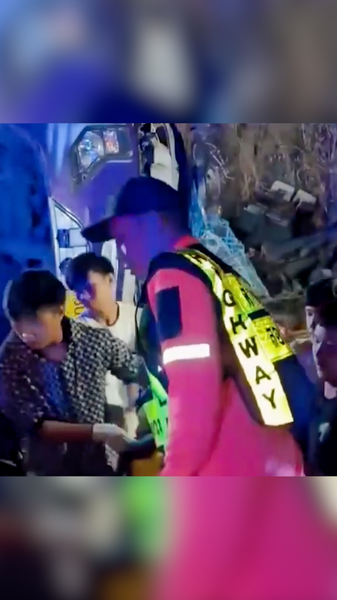 Deadly_Thailand_Bus_Crash_Kills_17__Injures_40____poster - 🌍NewspaperAmigo – Your Global News Buddy 🗞️ Deadly_Thailand_Bus_Crash_Kills_17__Injures_40___ video poster