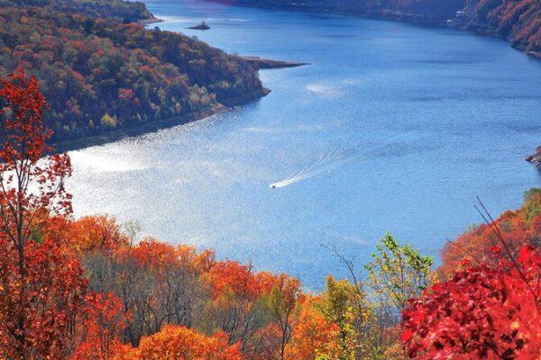 Discover Xueshanfeihu: Jilin’s Hidden Gem 🌿🏞️ Discover_Xueshanfeihu__Jilin_s_Hidden_Gem____