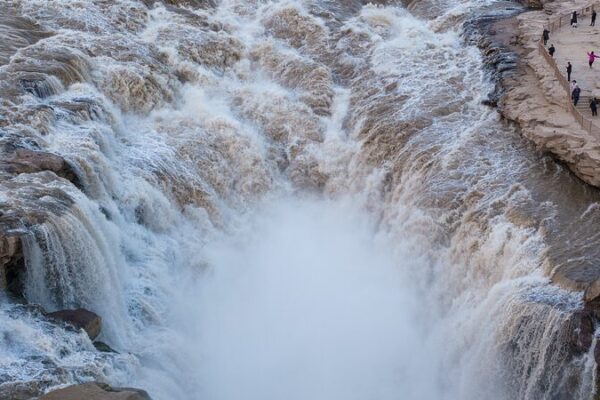 Discover the Majestic Hukou Waterfall: Nature’s Spectacular Power Unleashed! 🌊✨ Discover_the_Majestic_Hukou_Waterfall__Nature_s_Spectacular_Power_Unleashed____