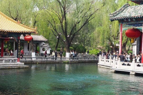 Discover the Serenity of Baotu Spring: A 2,000-Year-Old Gem 🌿✨ Discover_the_Serenity_of_Baotu_Spring__A_2_000_Year_Old_Gem___