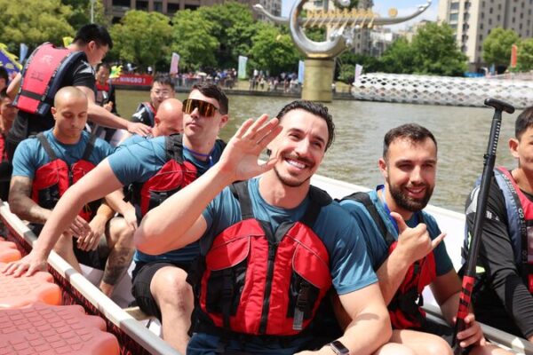 🌊 Dragon Boats Bridge China & Bulgaria in Cultural Splash __Dragon_Boats_Bridge_China___Bulgaria_in_Cultural_Splash
