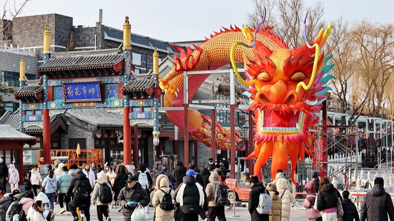 Dragon_Lantern_Lights_Up_Beijing_s_Historic_Shichahai___