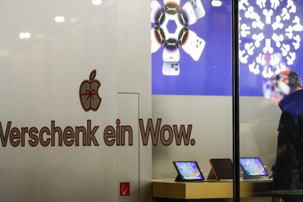 EU Accuses Apple of Breaking New Digital Rules 🍏💥 EU_Accuses_Apple_of_Breaking_New_Digital_Rules___