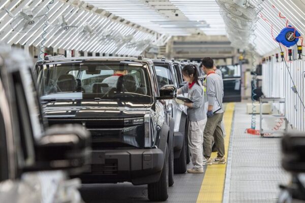 EU’s New Tariffs on Chinese EVs Stir Global Backlash ๐๐ฅ EU_s_New_Tariffs_on_Chinese_EVs_Stir_Global_Backlash___