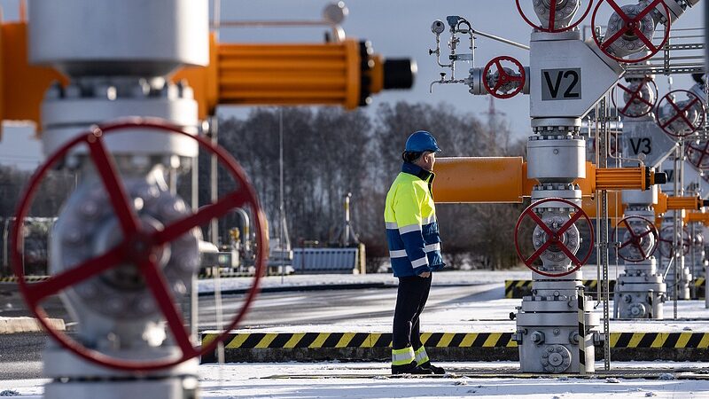 Eastern_Europe_Braces_for_Gas_Shortage_as_Ukraine_Halts_Russian_Transit_poster - 🌍NewspaperAmigo – Your Global News Buddy 🗞️ __Eastern_Europe_Braces_for_Gas_Shortage_as_Ukraine_Halts_Russian_Transit video poster