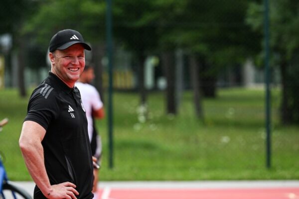 Eddie Howe Commits to Newcastle Amid England Manager Buzz ⚽💼 Eddie_Howe_Commits_to_Newcastle_Amid_England_Manager_Buzz___