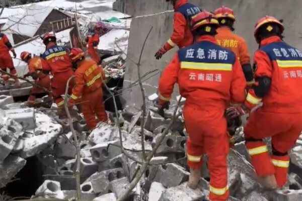 Emergency_Rescue_Underway_After_Yunnan_Landslide_Traps_Over_40___ video poster