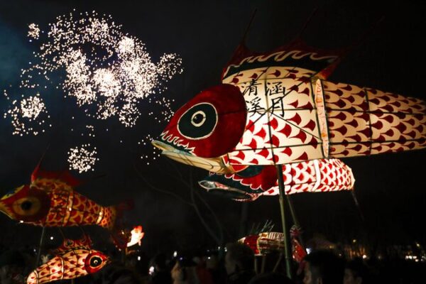 Enchanting_Flying_Fish_Lanterns_Illuminate_Anhui_s_Ancient_Village_Nights___