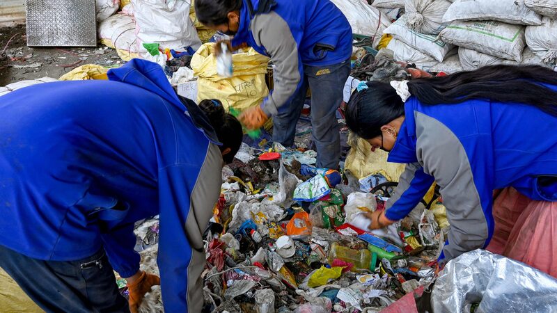 Everest_s_Top_Camp_Choked_with_Garbage__Cleanup_to_Take_Years____ - 🌍NewspaperAmigo – Your Global News Buddy 🗞️ Everest_s_Top_Camp_Choked_with_Garbage__Cleanup_to_Take_Years____