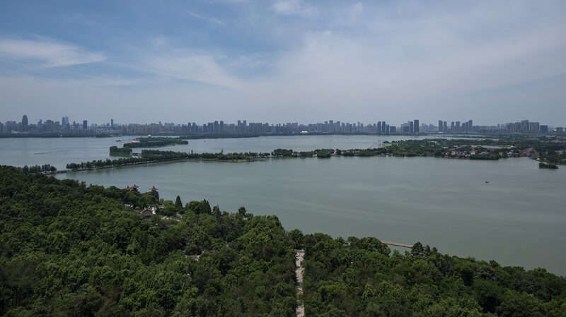 Experience_Wuhan_s_Majestic_Skyline_from_Chutian_Terrace___ - 🌍NewspaperAmigo – Your Global News Buddy 🗞️ Experience_Wuhan_s_Majestic_Skyline_from_Chutian_Terrace___