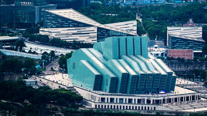 Explore_Chongqing_Grand_Theater__A_Glass_Spaceship_on_the_Yangtze____poster - 🌍NewspaperAmigo – Your Global News Buddy 🗞️ Explore_Chongqing_Grand_Theater__A_Glass_Spaceship_on_the_Yangtze___ video poster