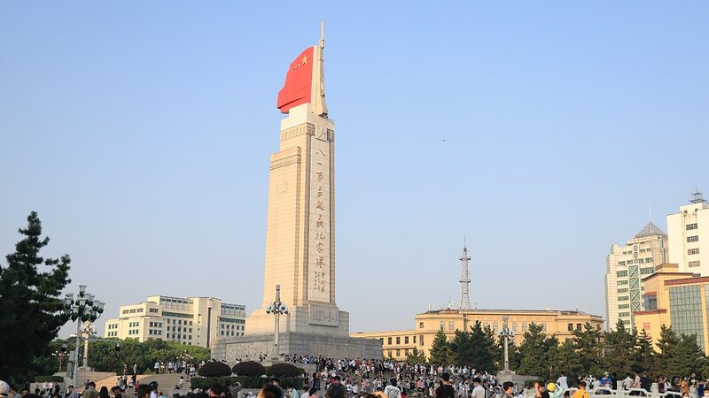 Explore_Nanchang_s_Bayi_Square__A_Blend_of_History_and_Modern_Vibrancy video poster