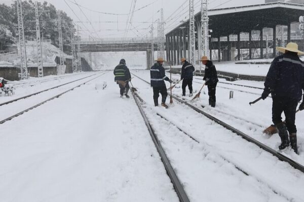 ❄️ Extreme Snowstorm Alert: China’s Spring Festival Travel Chaos Ahead! ___Extreme_Snowstorm_Alert__China_s_Spring_Festival_Travel_Chaos_Ahead_