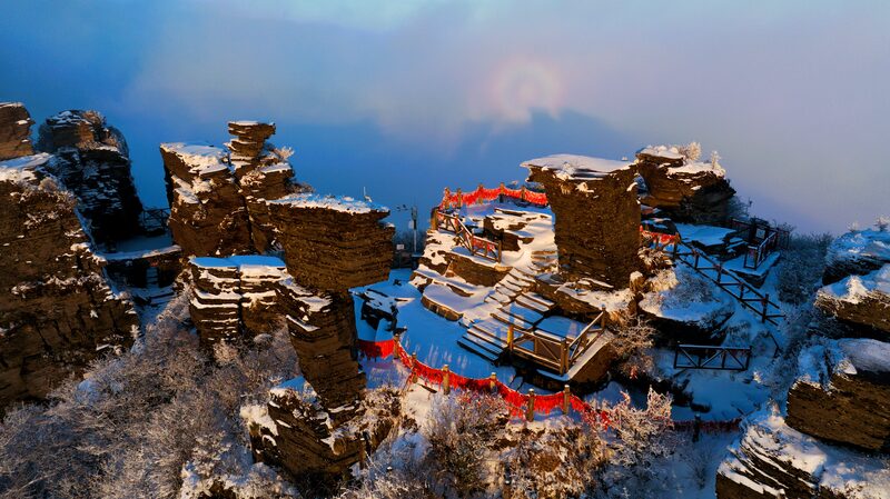 Fanjing_Mountain_Illuminates_with_Rare__Buddha_s_Light__After_Snowfall___