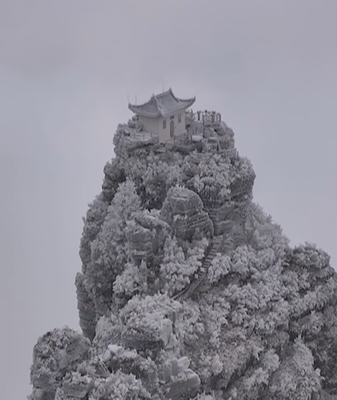 Fanjing Mountain’s Snowy Magic Lures Winter Wanderers ๐จ๏ธ๐๏ธ Fanjing_Mountain_s_Snowy_Magic_Lures_Winter_Wanderers_____ video poster