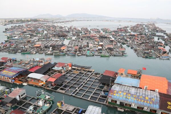 __Floating_Village_Rides_Wave_of_Tourism_in_Hainan_