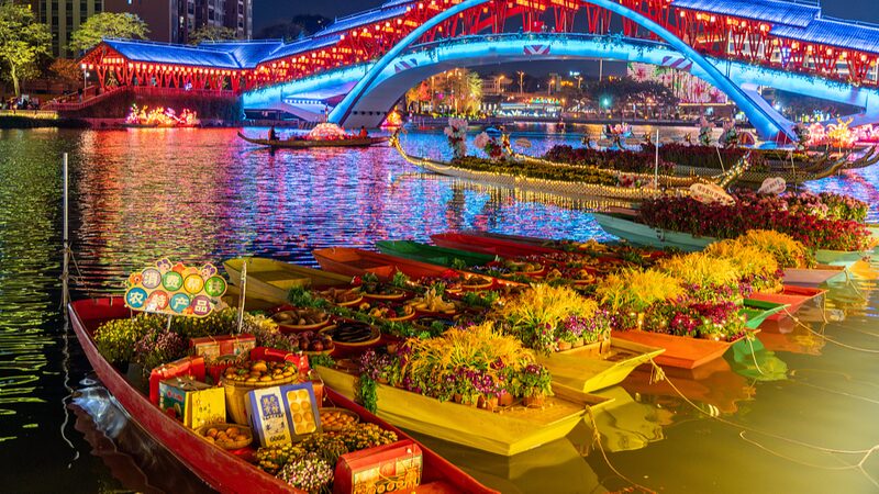 Foshan_s_Lunar_New_Year_Water_Market_Blooms_with_Tradition___Romance___