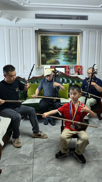 Four_Generations_Keep_Erhu_Tradition_Alive_in_Wuxi_Family___poster - 🌍NewspaperAmigo – Your Global News Buddy 🗞️ __Four_Generations_Keep_Erhu_Tradition_Alive_in_Wuxi_Family__ video poster