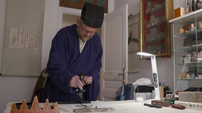 French_Artist_Masters_Ancient_Chinese_Seal_Cutting_Art_____poster - 🌍NewspaperAmigo – Your Global News Buddy 🗞️ French_Artist_Masters_Ancient_Chinese_Seal_Cutting_Art____ video poster