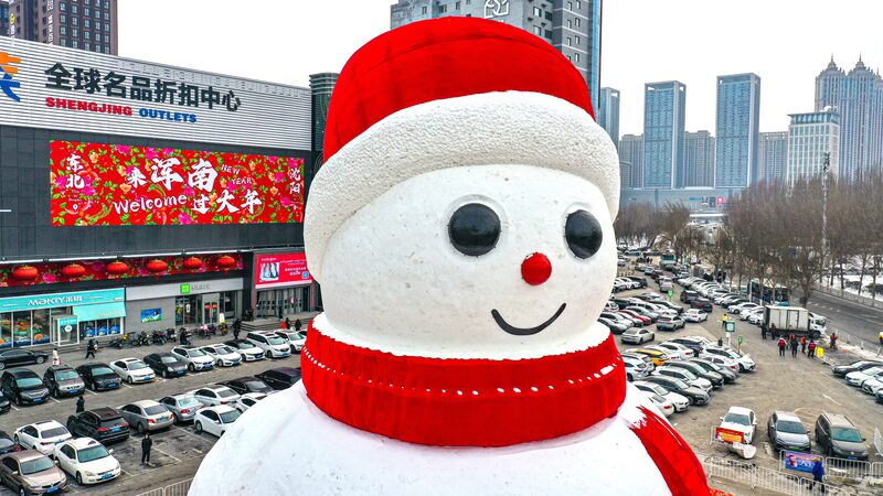 Giant_2024_Snowman_Lights_Up_Shenyang_with_New_Year_Cheer____