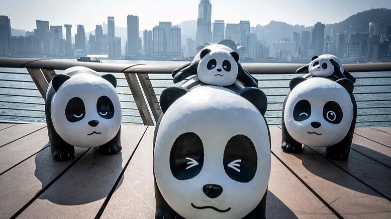 Giant_Panda_Sculptures_Take_Over_Hong_Kong_in_Adorable_Tourism_Push___