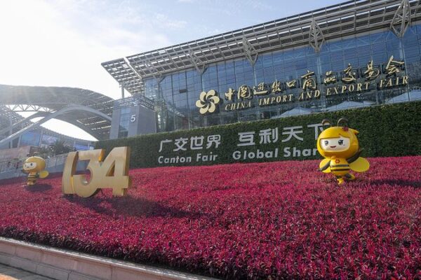 Global Buzz at 134th Canton Fair: Innovation Meets Tradition ๐โจ Global_Buzz_at_134th_Canton_Fair__Innovation_Meets_Tradition___ video poster