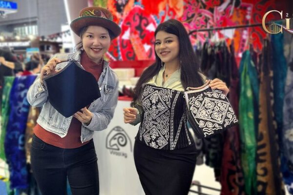 Global_Treasures_Shine_at_7th_CIIE_Finale___ video poster