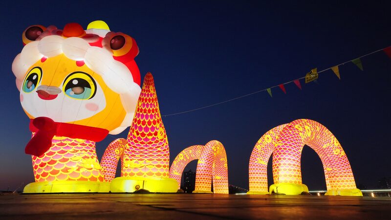 Glowing_Snake_Lanterns_Illuminate_Nanjing_s_Ancient_Wall___