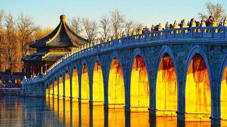 Golden_Light_Show_at_Beijing_s_Summer_Palace_Bridges_Past___Present___