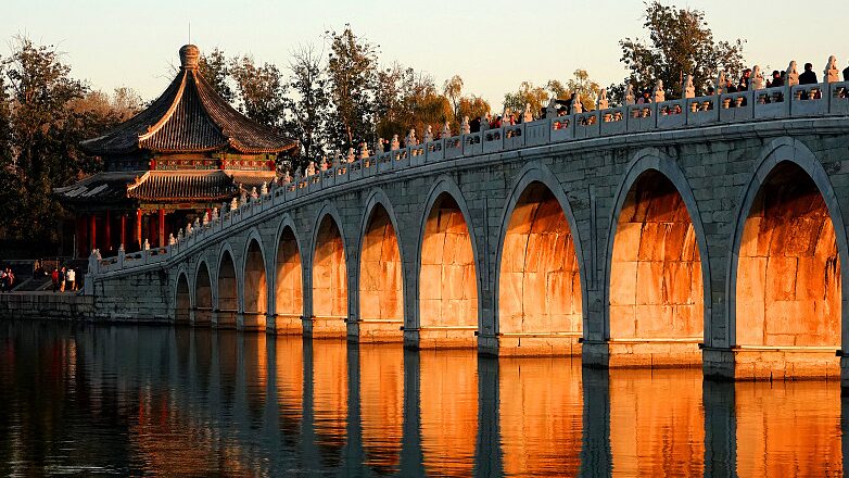 Golden_Twilight_Magic__Beijing_s_Ancient_Bridge_Stuns_Visitors___