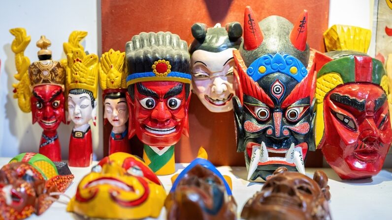 Guardians of Tradition: Craftsmen Keep Nuo Mask Art Alive in Guizhou 🎭✨ Guardians_of_Tradition__Craftsmen_Keep_Nuo_Mask_Art_Alive_in_Guizhou___