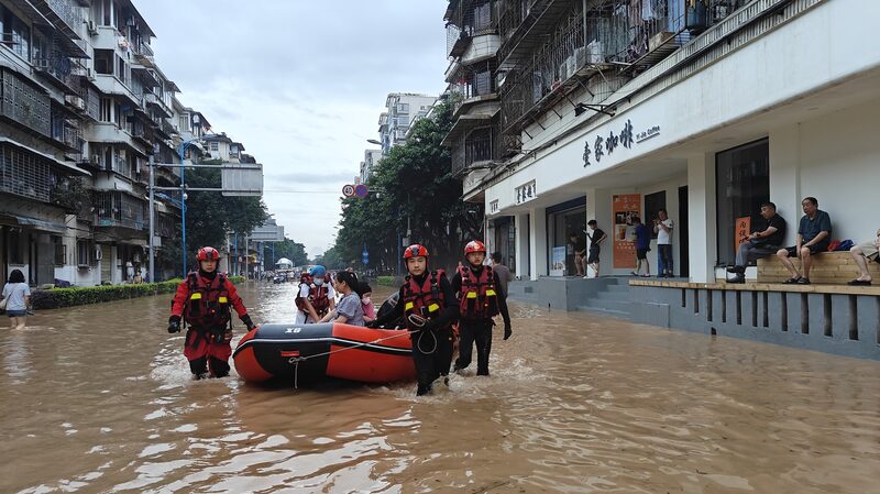 Guilin_Floods_Break_1998_Record_Amid_Heavy_Rains___ - 🌍NewspaperAmigo – Your Global News Buddy 🗞️ Guilin_Floods_Break_1998_Record_Amid_Heavy_Rains___