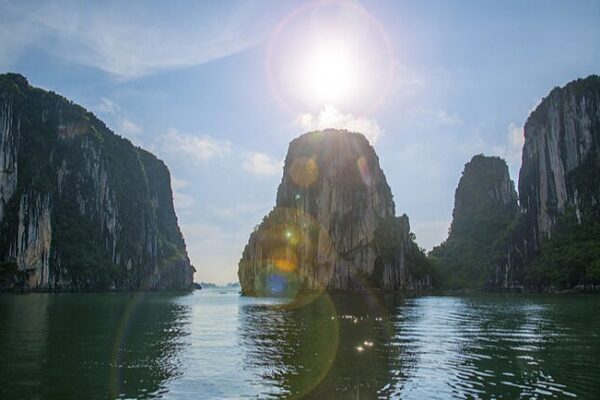 🌏 Ha Long Bay: Vietnam’s Mythical Dragon Landscape 🐉✨ __Ha_Long_Bay__Vietnam_s_Mythical_Dragon_Landscape___