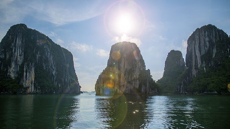 Ha_Long_Bay__Vietnam_s_Mythical_Dragon_Landscape___ - 🌍NewspaperAmigo – Your Global News Buddy 🗞️ __Ha_Long_Bay__Vietnam_s_Mythical_Dragon_Landscape___