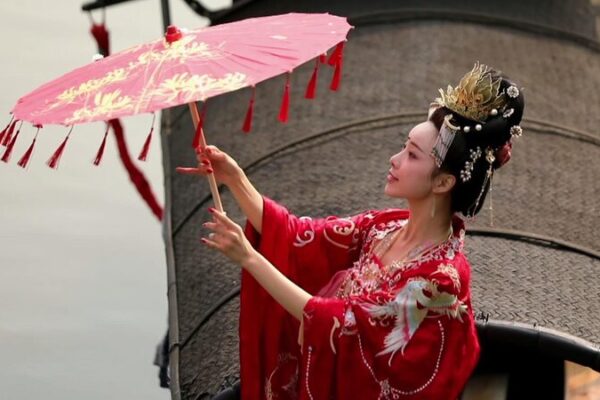 Hanfu Fever Sweeps China’s Youth 🎎✨ Hanfu_Fever_Sweeps_China_s_Youth___ video poster