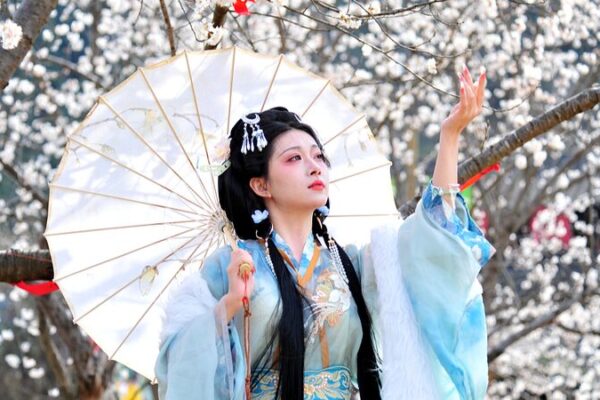 Hanfu Meets Spring Blooms: A Cultural Revival in Full Flower ๐ธ Hanfu_Meets_Spring_Blooms__A_Cultural_Revival_in_Full_Flower__