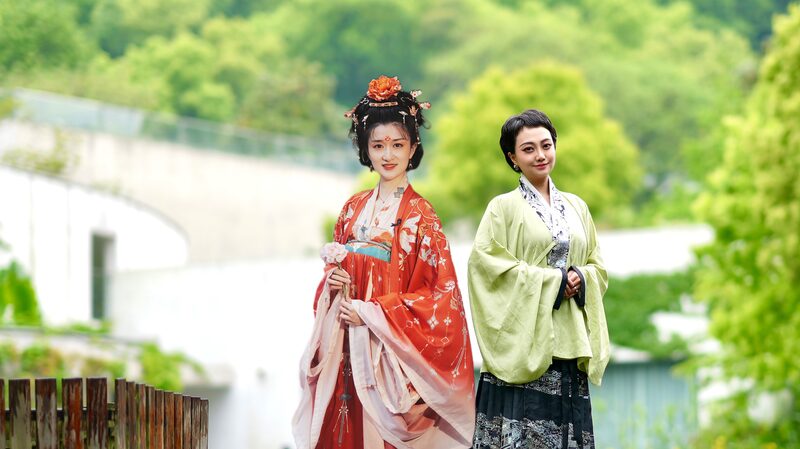 Hanfu_Takes_Center_Stage_at_2024_China_Costume_Festival____poster - 🌍NewspaperAmigo – Your Global News Buddy 🗞️ Hanfu_Takes_Center_Stage_at_2024_China_Costume_Festival___ video poster